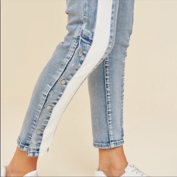 Snap Button Skinny Jeans - Picture 5 of 6